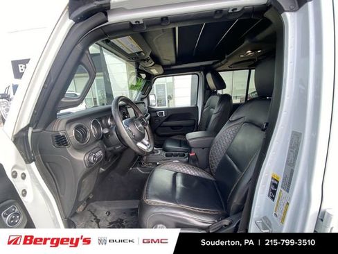 Used 2022 Jeep Wrangler Unlimited Sahara image 22