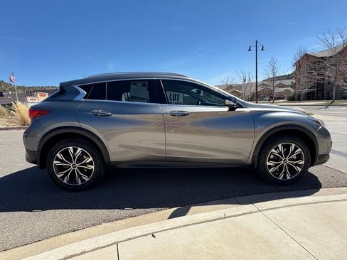 Used 2019 INFINITI QX30 Premium w/ Navigation Package image 10