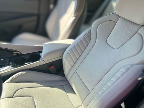 New 2025 Hyundai Elantra Limited FWD image 23