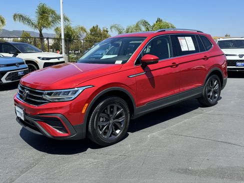 Certified 2023 Volkswagen Tiguan SE w/ Panoramic Sunroof Package FWD image 4