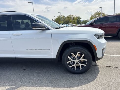 New 2025 Jeep Grand Cherokee L Limited w/ Trailer Tow Package image 14
