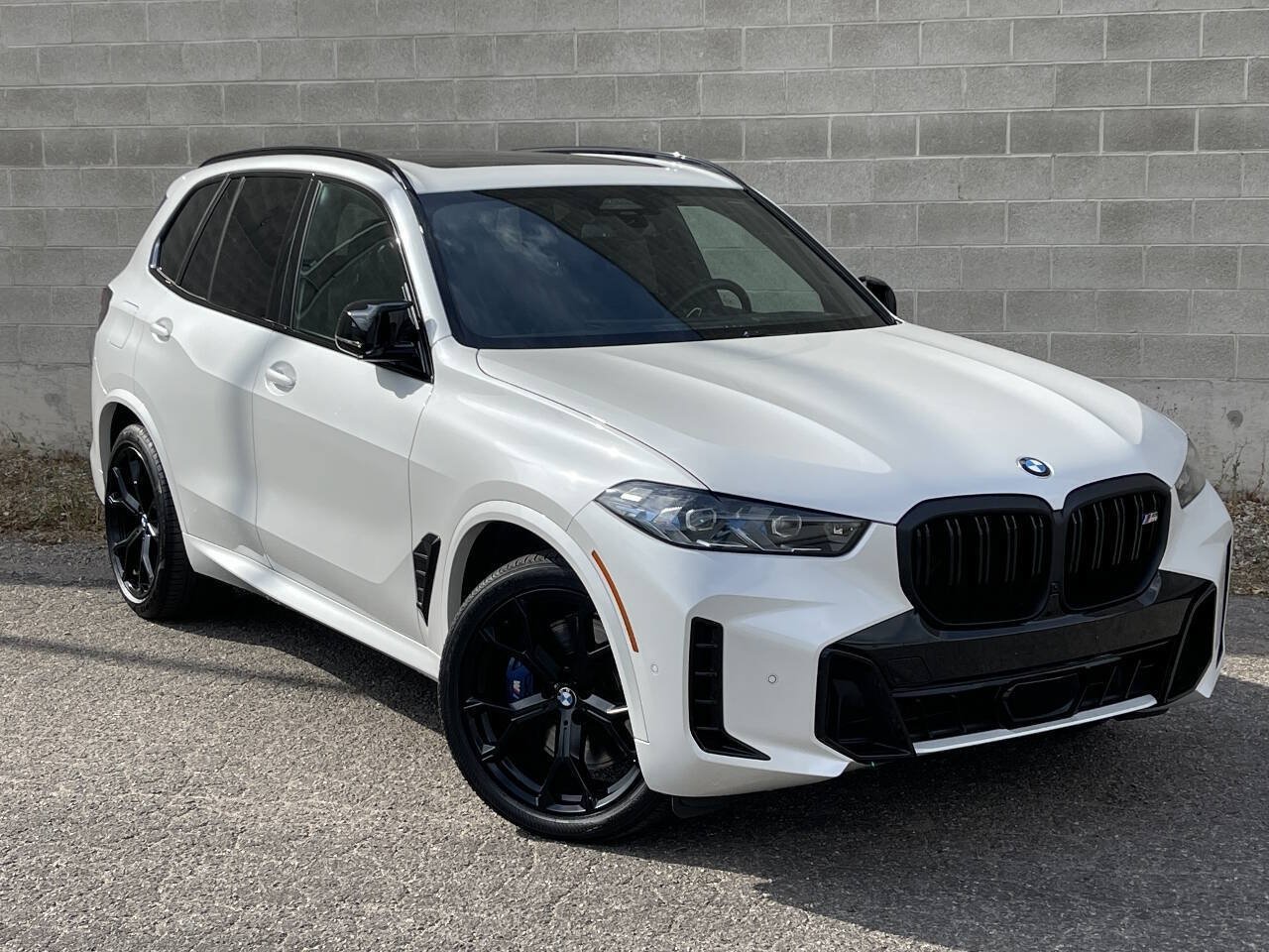 Used 2026 BMW X5 M60i w/ Climate Comfort Package AWD/4WD image 1