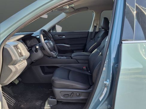 New 2026 Nissan Pathfinder SL image 9