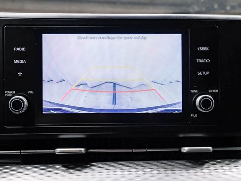 Used 2022 Kia Carnival LX image 20