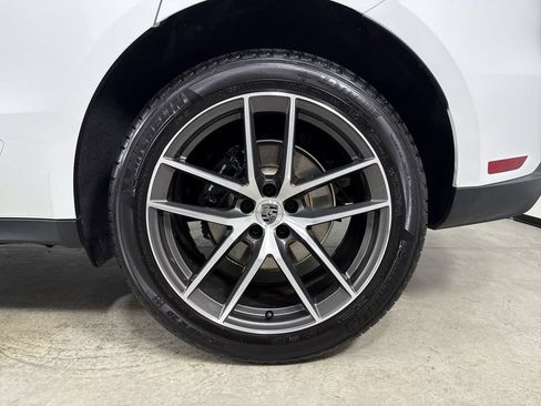 Certified 2025 Porsche Macan AWD/4WD image 14
