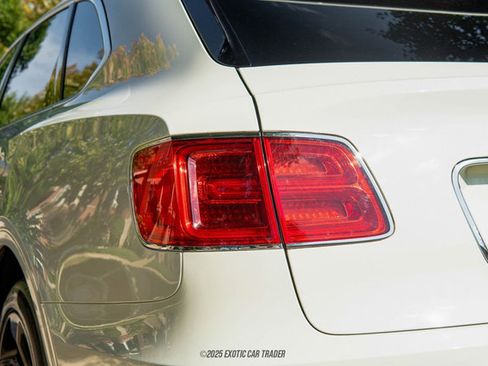 Used 2019 Bentley Bentayga image 99