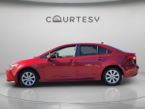 Certified 2025 Toyota Corolla LE FWD image 3
