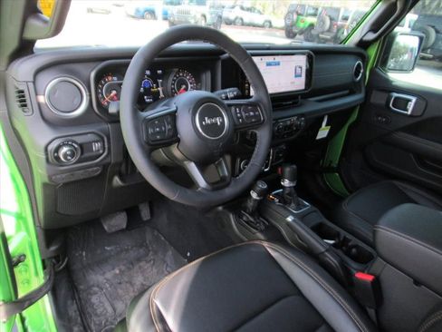 Used 2025 Jeep Gladiator Sport image 18