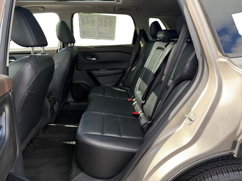 Used 2023 Nissan Rogue SL FWD image 16