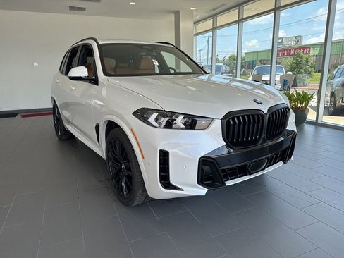 New 2026 BMW X5 xDrive40i w/ M Sport Package AWD/4WD image 2