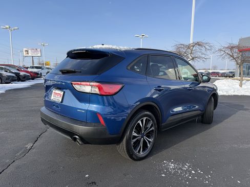 Used 2022 Ford Escape SE w/ SE Sport Appearance Package image 9