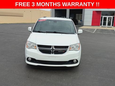 Used 2019 Dodge Grand Caravan SXT image 3