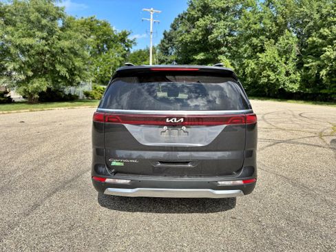 Used 2022 Kia Carnival SX FWD image 8