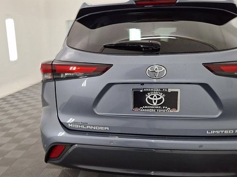 Used 2024 Toyota Highlander Limited image 3