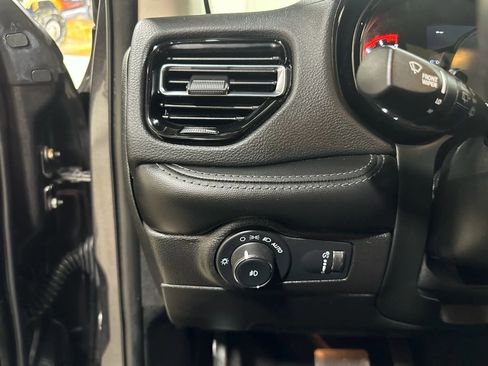 Used 2021 Dodge Durango SXT image 36