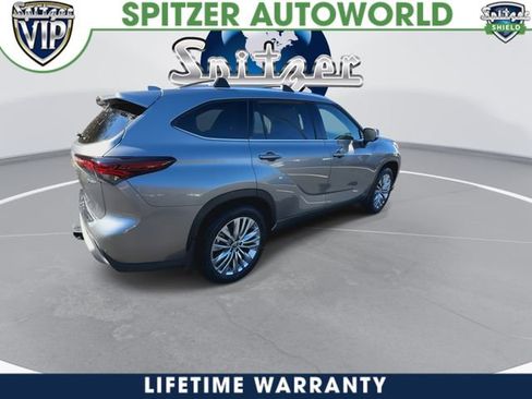 New 2026 Toyota Highlander Platinum image 9