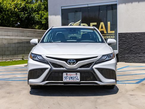 Used 2023 Toyota Camry XSE FWD image 4