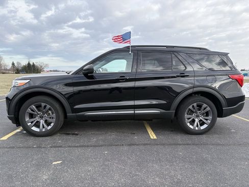 Used 2021 Ford Explorer XLT w/ Equipment Group 202A image 8