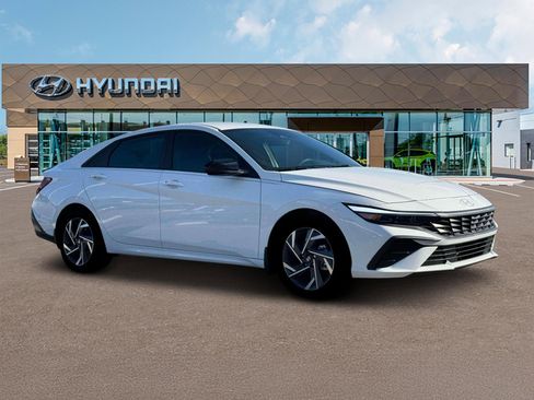 New 2025 Hyundai Elantra SEL image 10