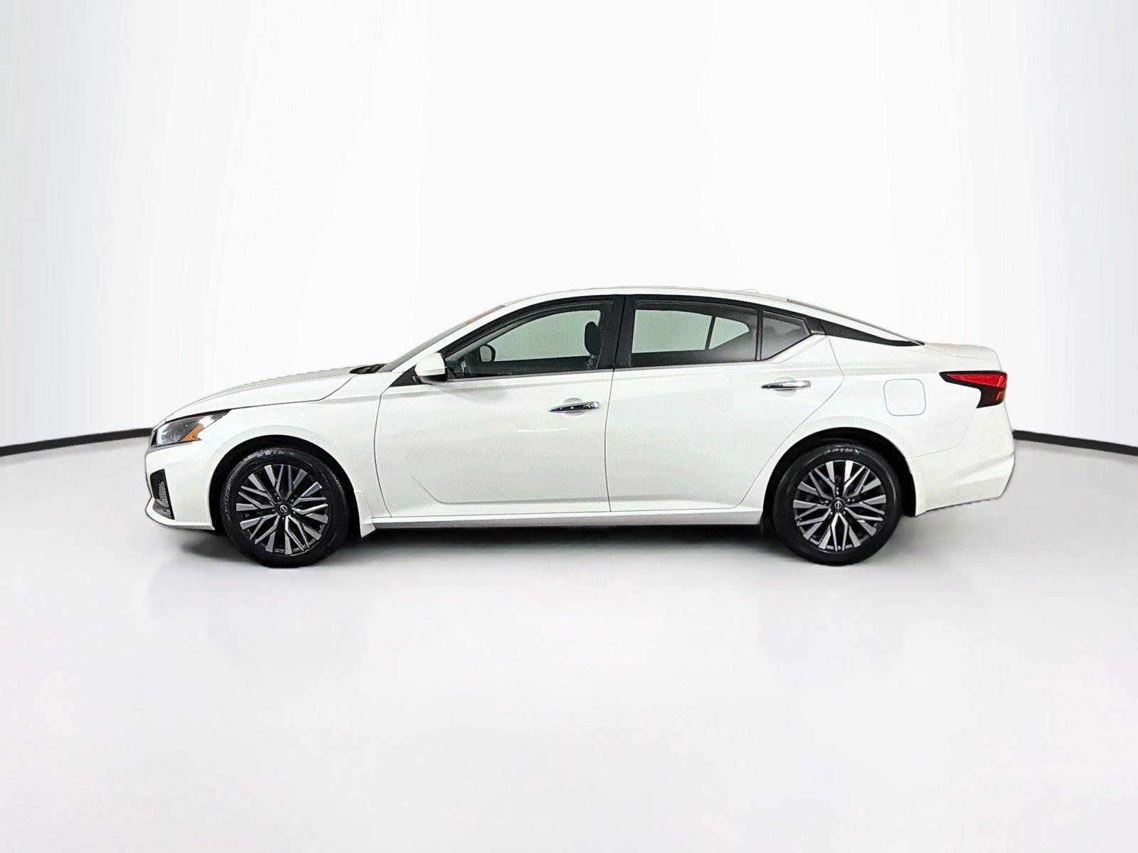 Used 2023 Nissan Altima 2.5 SV AWD/4WD image 8