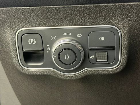 Used 2021 Mercedes-Benz GLB 250 image 30