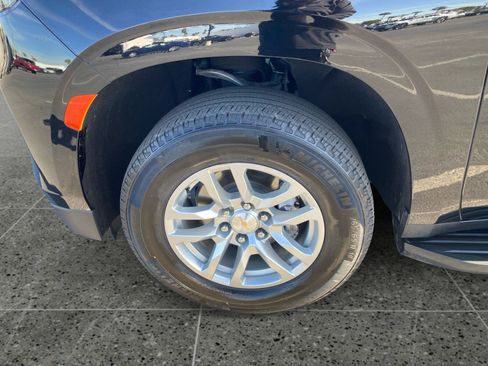 Used 2024 Chevrolet Suburban LT image 14