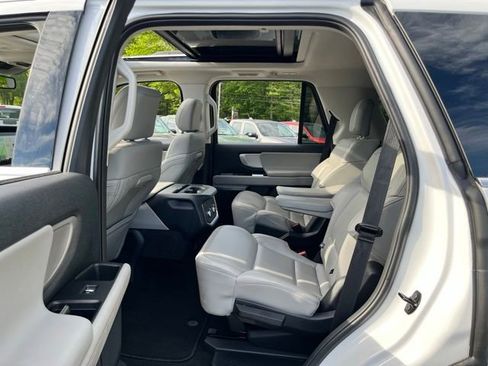 Certified 2025 Ford Expedition Active AWD/4WD image 21