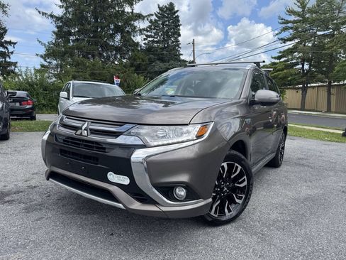 Used 2018 Mitsubishi Outlander SEL AWD/4WD image 2