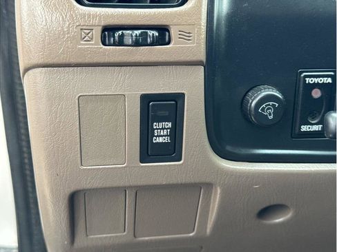 Used 2000 Toyota 4Runner SR5 image 18