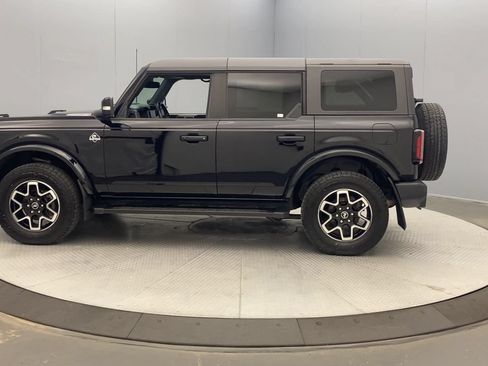 Used 2023 Ford Bronco Outer Banks AWD/4WD image 2