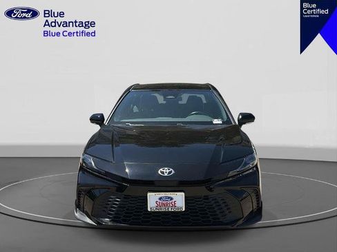 Used 2025 Toyota Camry SE FWD image 3