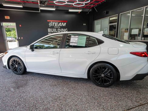 Used 2025 Toyota Camry SE FWD image 2