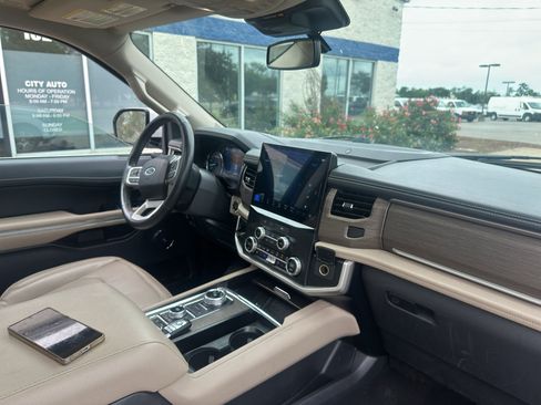 Used 2024 Ford Expedition Max Limited AWD/4WD image 12