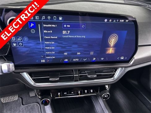 Used 2025 Chevrolet Equinox EV LT image 13