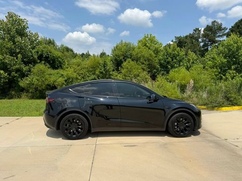 Used 2023 Tesla Model Y AWD image 10