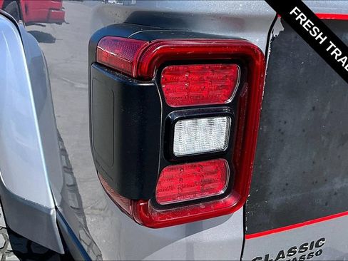 Used 2020 Jeep Gladiator Overland AWD/4WD image 23