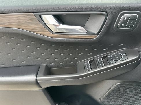 Used 2020 Ford Escape Titanium w/ Titanium Premium Package 2.0 AWD/4WD image 11