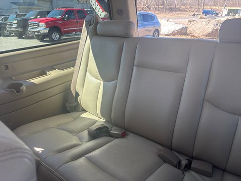Used 2004 Chevrolet Suburban LS w/ Preferred Equipment Group image 33