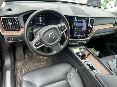 Used 2022 Volvo XC60 B5 Momentum w/ Protection Package Premier FWD image 12