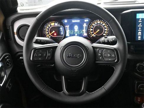 Used 2025 Jeep Wrangler Willys image 22