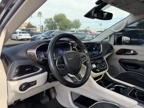 Used 2022 Chrysler Pacifica Limited image 15