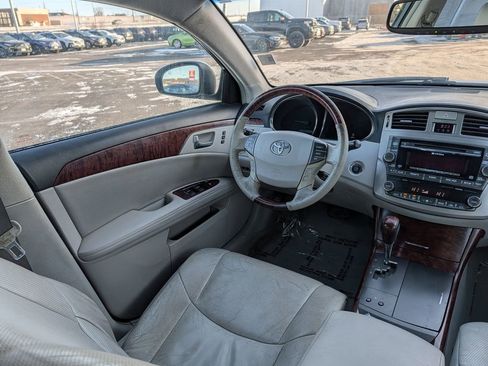 Used 2011 Toyota Avalon Limited image 9