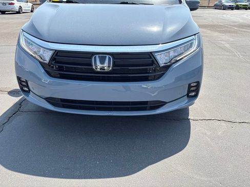 Used 2023 Honda Odyssey Touring image 3
