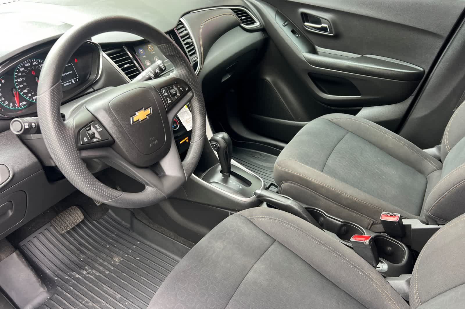 Used 2022 Chevrolet Trax LS w/ Tint and Cruise Package FWD image 11