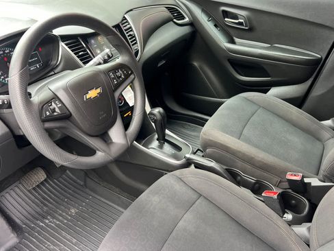 Used 2022 Chevrolet Trax LS w/ Tint and Cruise Package FWD image 11