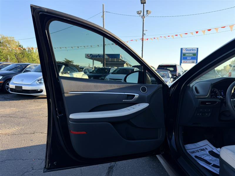 Used 2023 Hyundai Sonata SE FWD image 15