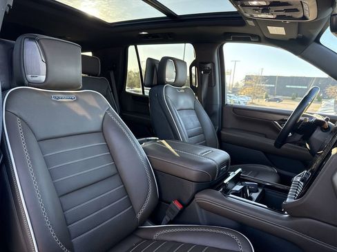 Used 2025 GMC Yukon Denali Ultimate image 17