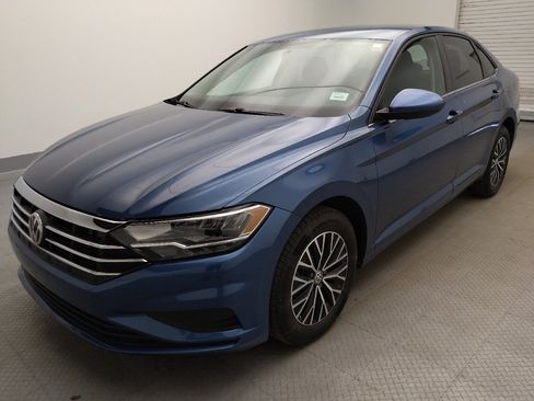 Used 2021 Volkswagen Jetta SE FWD image 2
