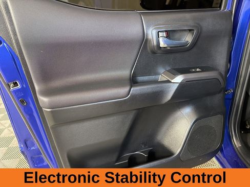 Used 2022 Toyota Tacoma TRD Sport w/ Technology Package image 21