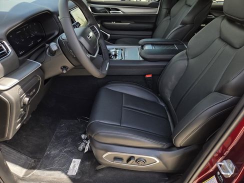 New 2026 Jeep Grand Wagoneer 4WD image 18